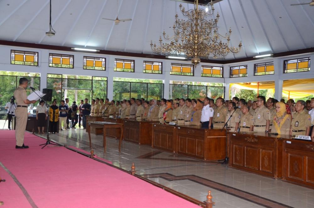 Bupati Yoyok Riyo Sudibyo Lantik 694 Pejabat