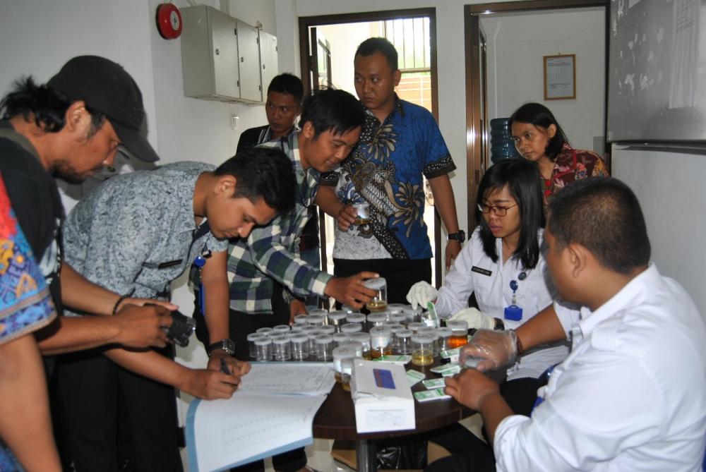 Wartawan dan BNN Batang Lakukan Tes Urine