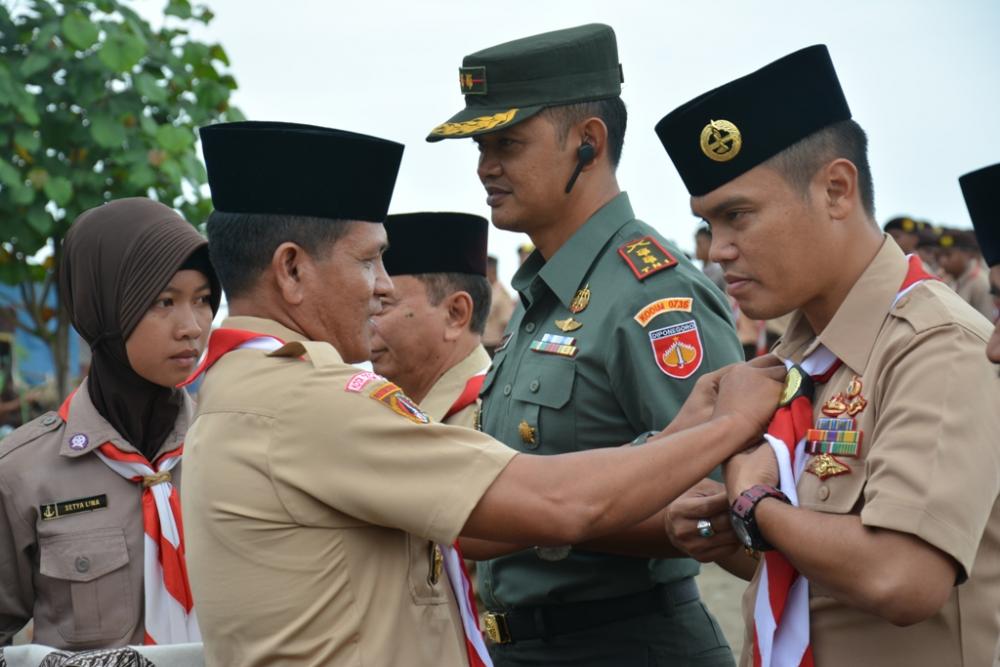 Komandan Lanal Tegal Letkol Mar. Sunggu Barniat Manurung Lantik 303 Anggota Sakabahari