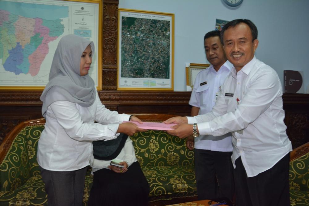 Pemkab Batang Memberikan Santunan Kepada Korban Kebakaran