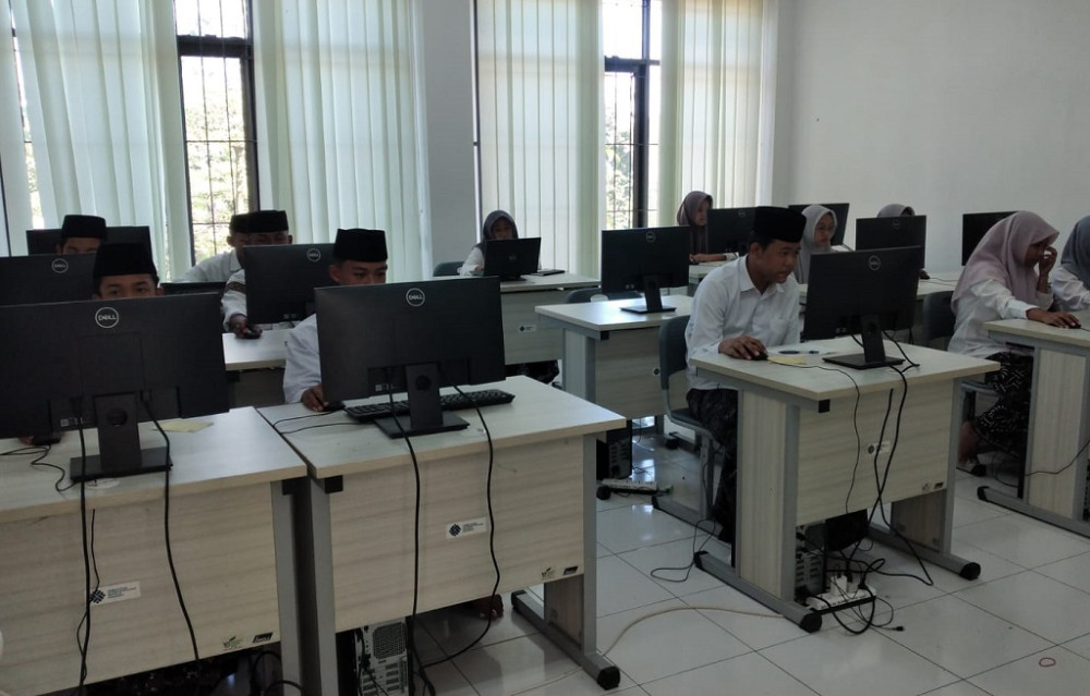 Ikuti Ujian Kesetaraan Berbasis Komputer, Bukti Santri Melek Teknologi