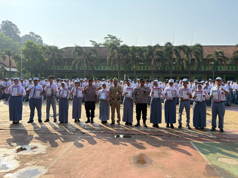 Sambangi SMAN 2, SatBinmas Polres Batang Ajak Siswa Bijak Bermedsos