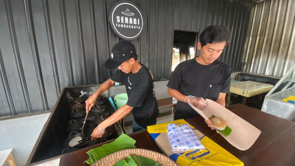 Serabi Kelapa Parut Tambakboyo Kembali Hadir, Obati Kerinduan Pecinta Kuliner Tradisional di Batang