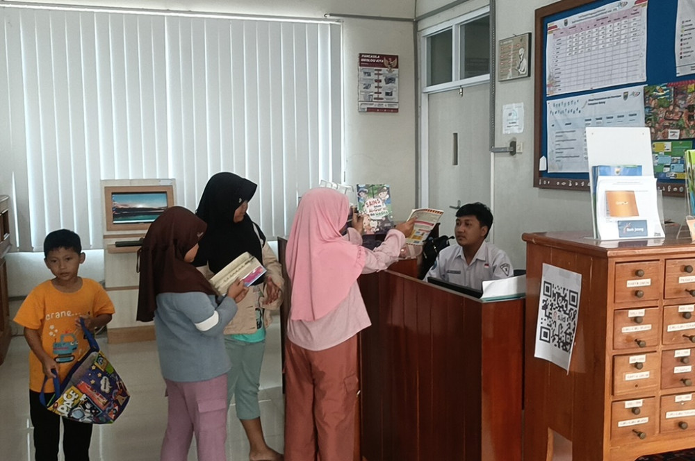 Libur Sekolah, Pecinta Buku Pilih Perpustakaan Batang untuk Habiskan Waktu