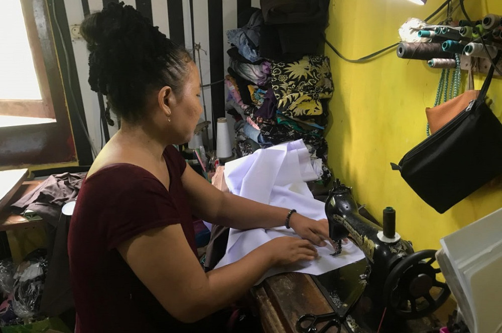 Penjahit di Batang Sambut Seragam Gratis, Orderan Pribadi Tetap Ramai