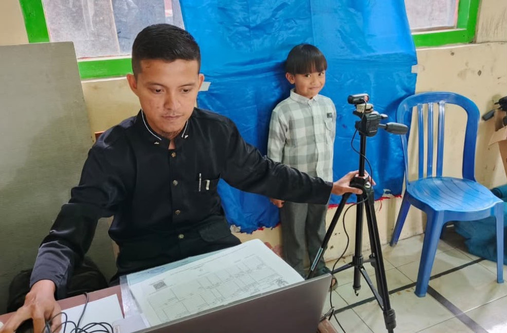 Disdukcapil Batang Jemput Bola Layanan Adminduk di Desa Pranten
