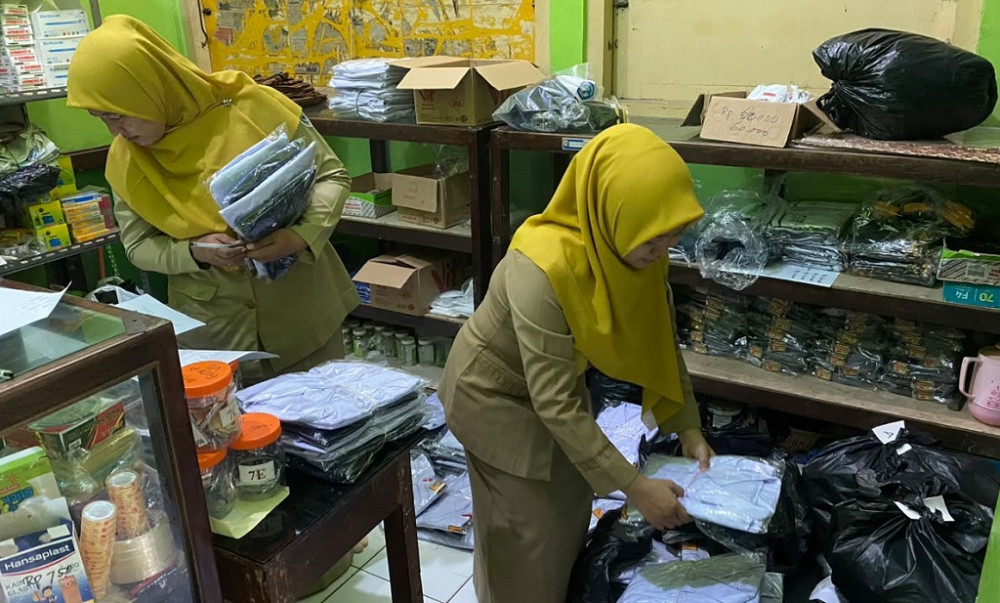 Orang Tua Sambut Antusias, Seragam Gratis di SMPN 2 Batang Siap 100 Persen