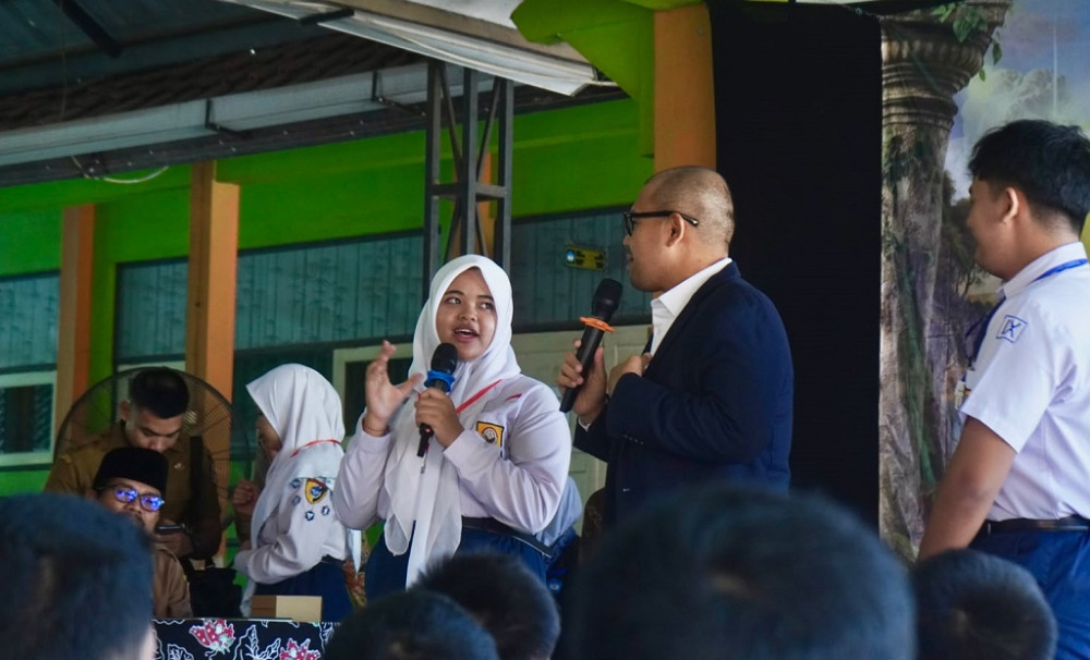 Dorong Gen Z, Bupati Batang Motivasi Pelajar Baru di MPLS SMAN 2 Batang