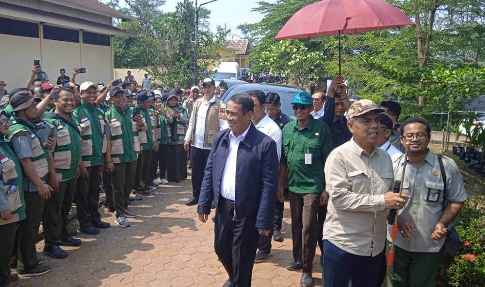 Menyisir Kebun Bibit Batang, Mentan Amran Bawa Misi Bagi-Bagi Bibit Gratis