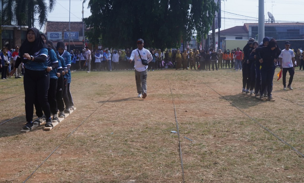 Semarak HUT Ke-81 RI, Pemkab Batang Gelar Lomba Bakiak dan Tarik Tambang