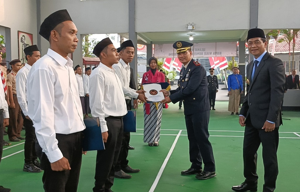 Rayakan HUT Ke-81 RI, 6 Warga Binaan Lapas Batang Dikado Langsung Bebas