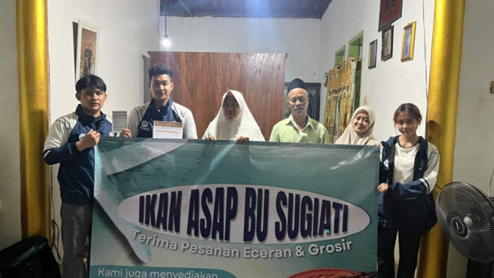 Mahasiswa KKN Undip Uji Kualitas Air, Serahkan Sertifikat Sanitasi Ke UMKM