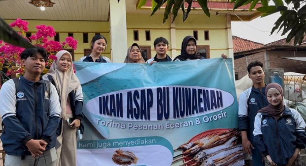 Mahasiswa KKN Undip Buat Banner Promosi Guna Dongkrak Pemasaran UMKM