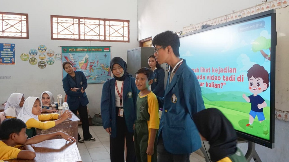 Edukasi Siswa tentang Bahaya Bullying di Desa Kecepak