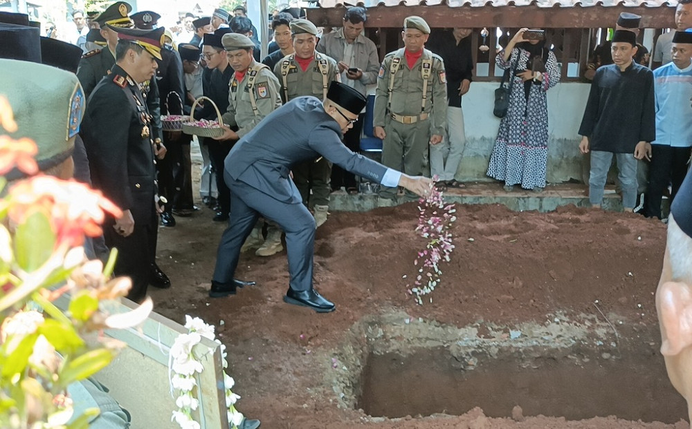 Mantan Bupati Bambang Bintoro Berpulang, Suasana Haru Selimuti Astana Pasekaran
