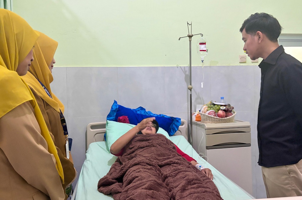 Wapres Gibran Tinjau Korban Dugaan Keracunan MBG di RSUD Limpung Batang