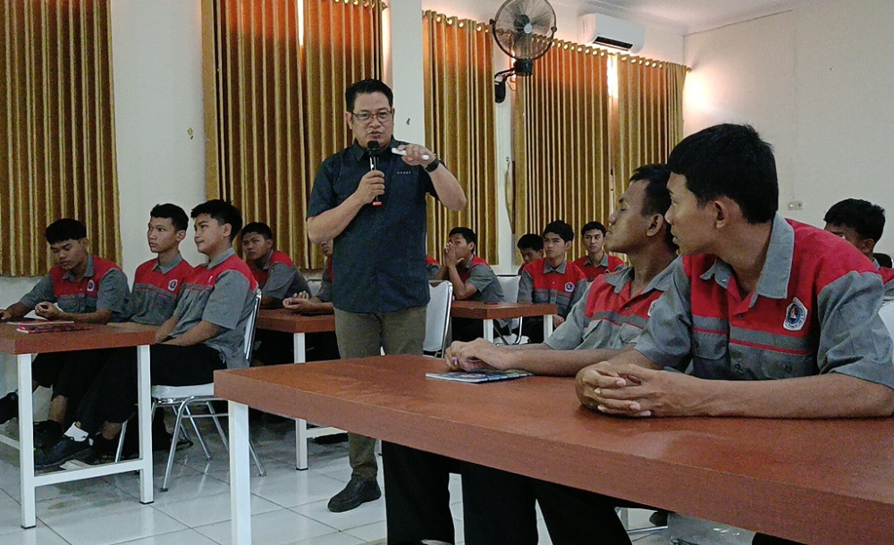Hadirkan Guru Tamu, SMK Bhakti Praja Batang Siapkan Mental Siswa sebelum Magang