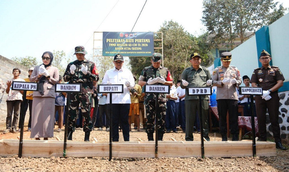 Lancarkan Akses Pekerja ke KITB, Pemkab Batang dan TNI Bangun Jalan Beton di Desa Sembung