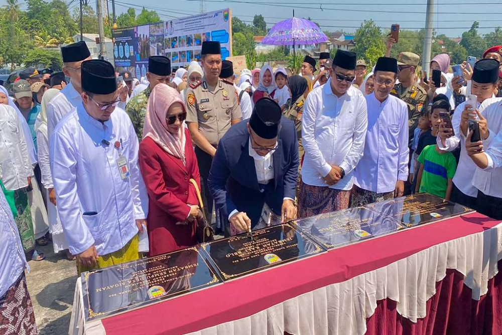 Bupati Batang Resmikan Jembatan Kalibelo yang Sempat Roboh Diterjang Banjir Bandang