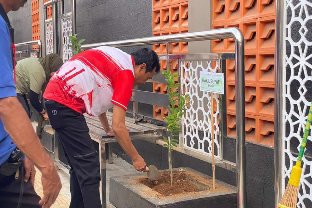Sambang Desa, Wabup Batang Soroti Perilaku Buang Sampah hingga Aspirasi Insentif RT