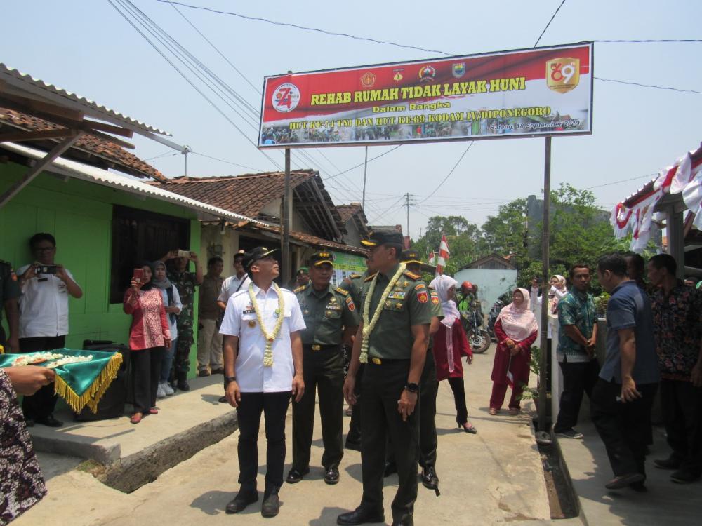 Danrem 071/Wijaya Kusuma Resmikan Bantuan RTLH di Batang
