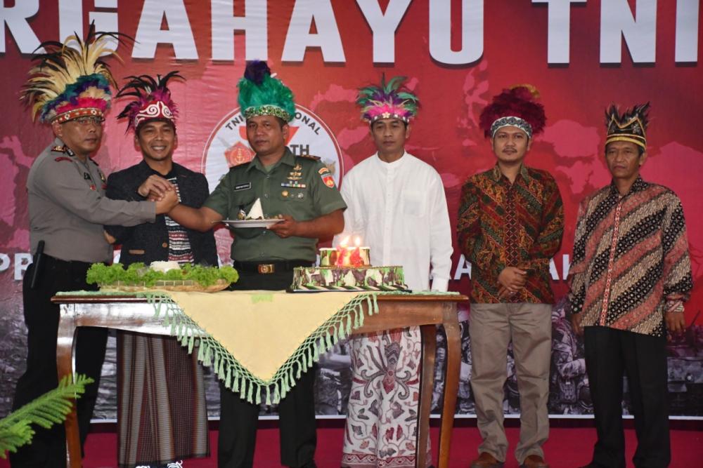 Kebhinekaan Warnai Malam Tasyakuran HUT TNI di Batang 