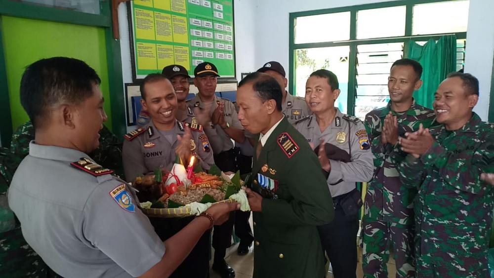 Polsek Limpung Batang Berikan Kejutan Untuk Koramil 