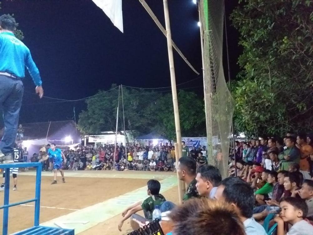 Animo Luar Biasa Penonton Turnamen Bola Voli Koramil Warungasem Cup