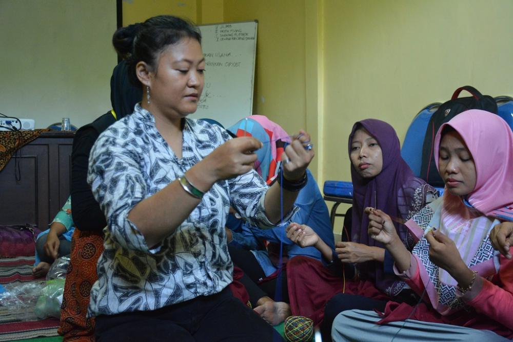 Disnaker Batang Gelar Pelatihan Keterampilan Merajut 