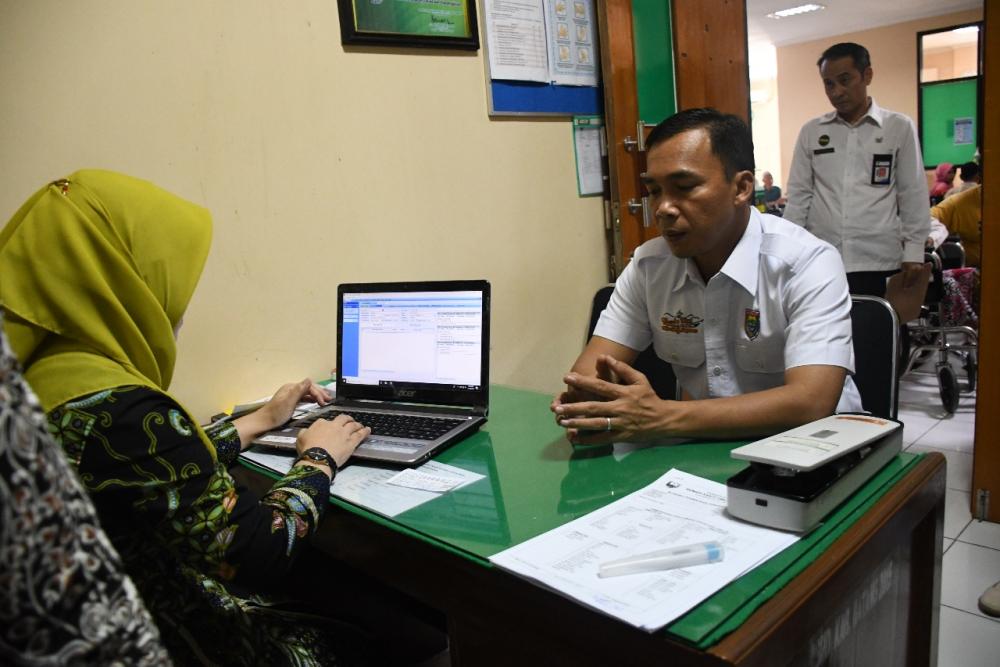 Bupati Batang Uji Efisiensi Waktu e-Resep RSUD Kalisari