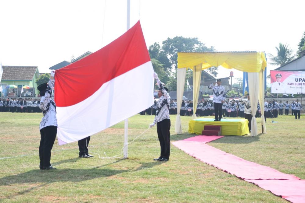 Upacara HGN dan HUT PGRI, Bupati Batang Tekankan Guru Berikan Suri Teladan 