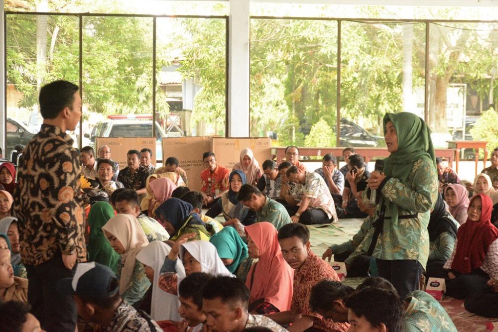 DISKUSI DENGAN GURU SLB