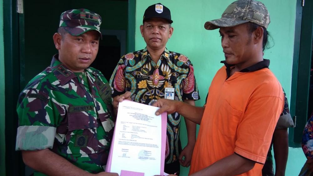 Warga Kauman Terima Kunci Rumah Baru Dari Dandim Batang