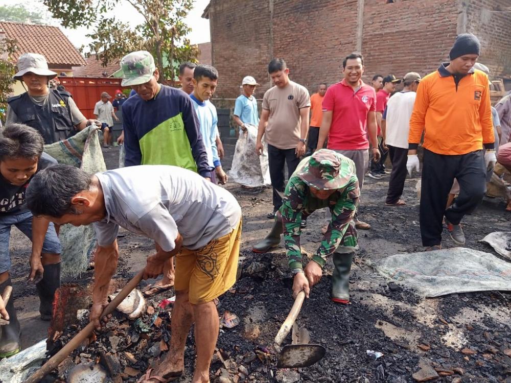 Forkopimcam Bantu Korban Kebakaran di Desa Kranggan