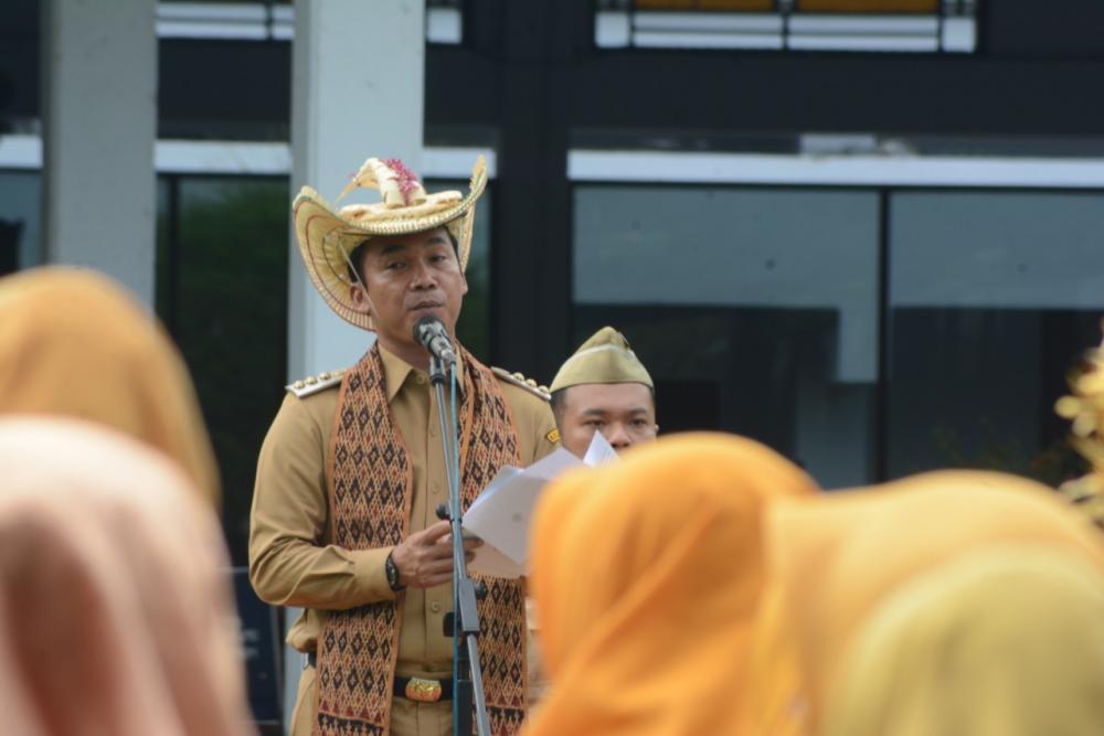 Pakaian Adat Nusantara dan Gombal Bupati Batang, Warnai Hari Ibu