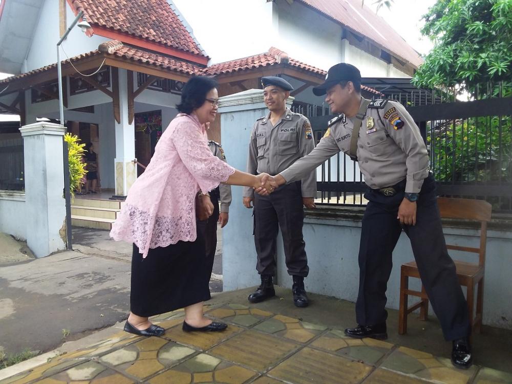 BERIKAN UCAPAN SELAMAT NATAL