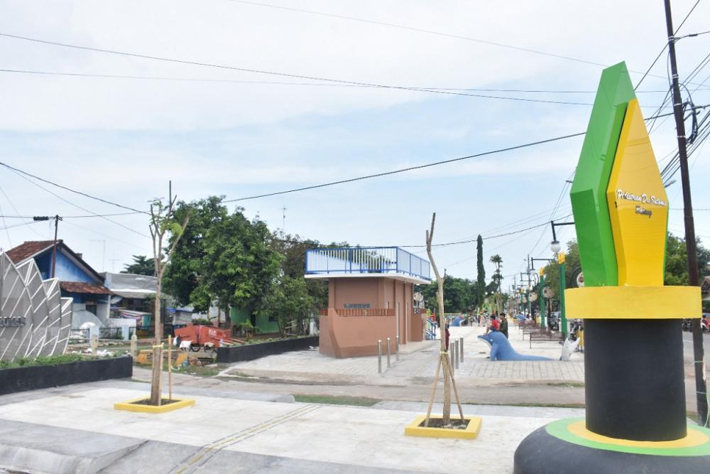 Tanaman Tabebuya Dari Brasil, Lengkapi Taman Dr. Sutomo Batang