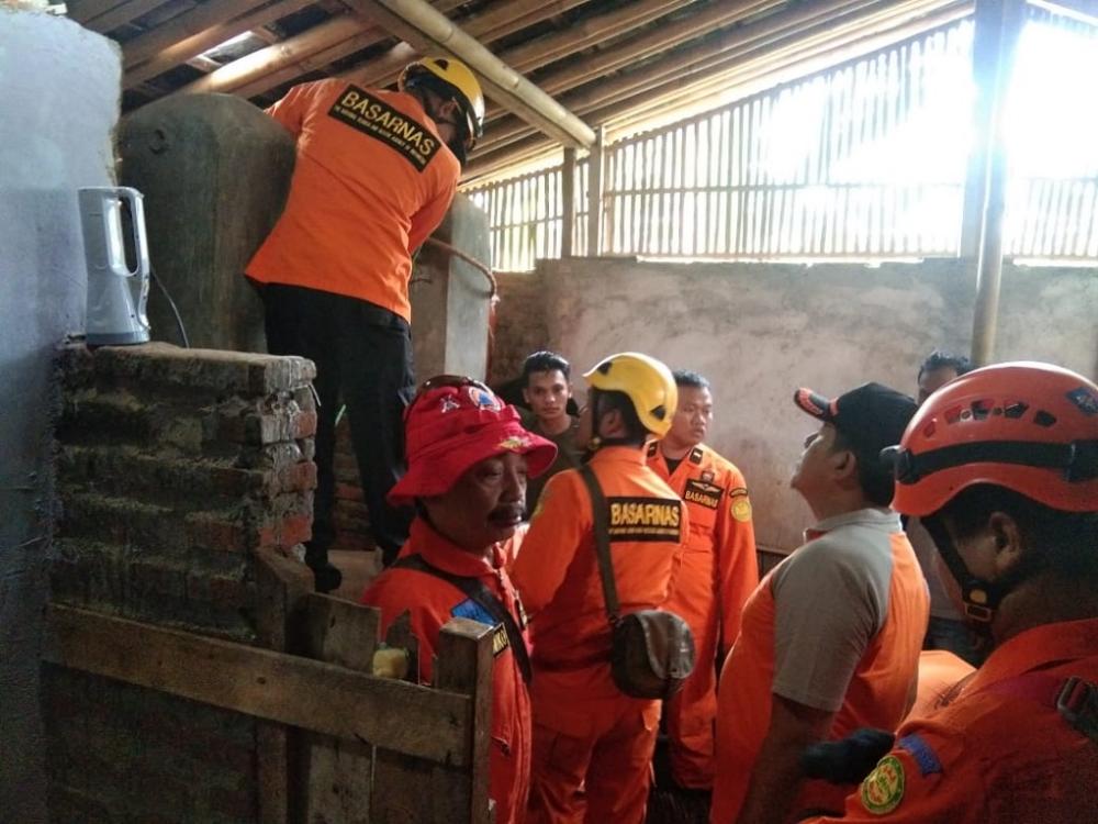 Tim BPPD Batang Berhasil Evakuasi Korban Tercebur Ke Sumur