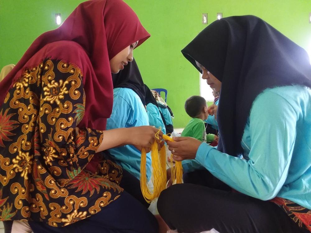 Souvenir Rajut Desa Tombo, Siap Memikat Para Wisatawan