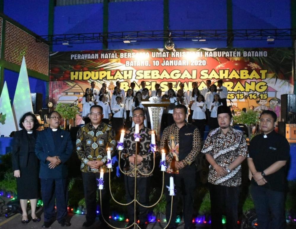 Ratusan Umat Kristiani, Ceria Merayakan Natal Bersama