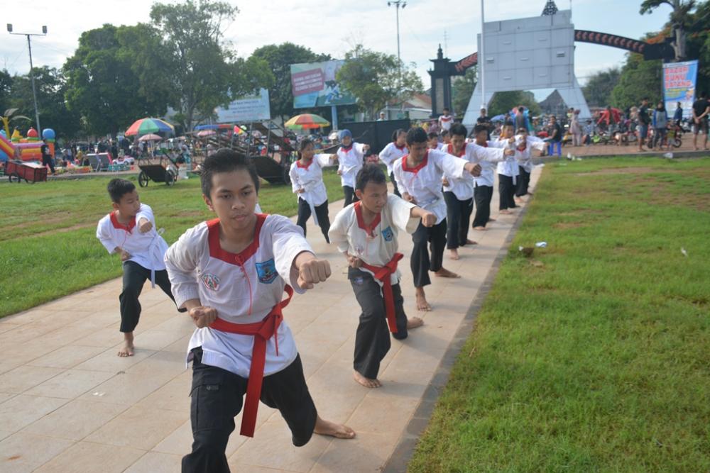 UJIAN TATA GERAK SIKAP 