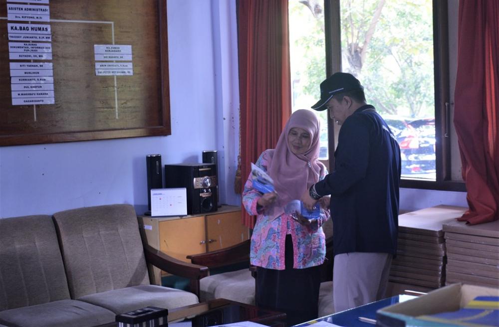 BAGIKAN BROSUR SPO KE PEGAWAI 