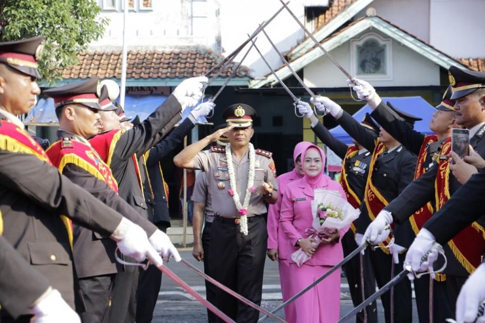 Pedang Pora, Sambut Kehadiran Kapolres Batang
