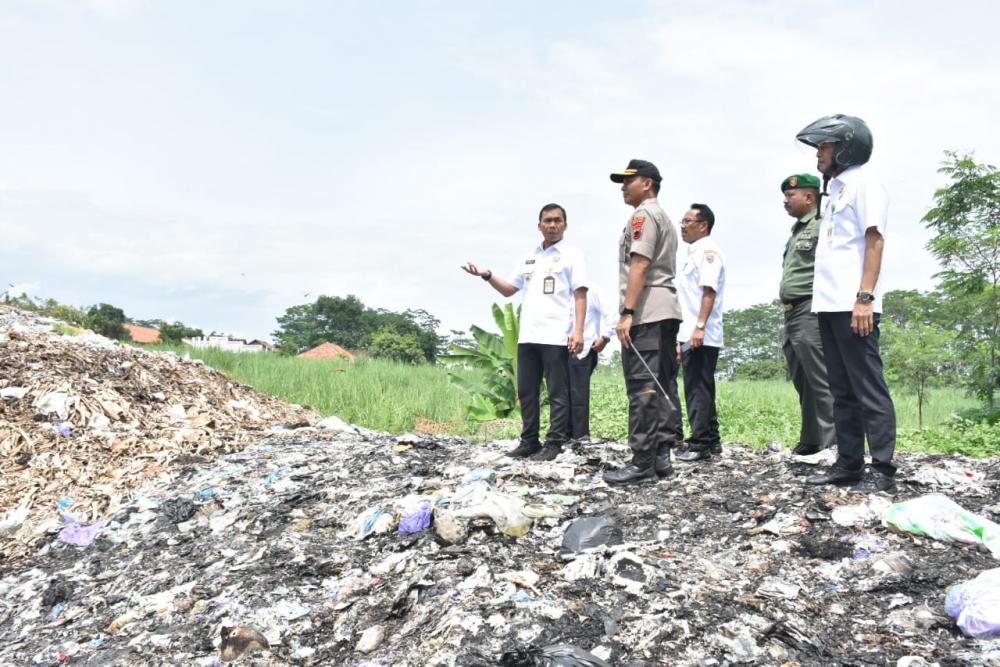 Bupati Dan Wakil Bupati Batang Tinjau Rencana TPA Limpung