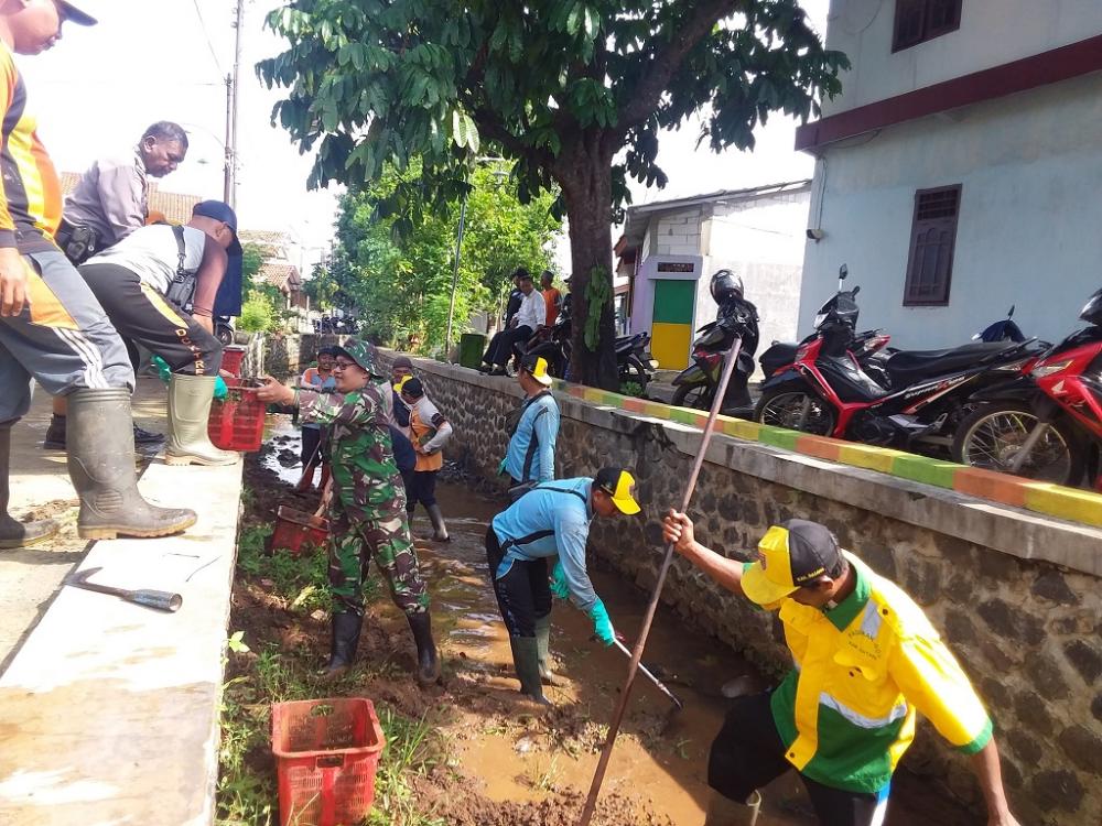 Pasukan Got Antisipasi Banjir di Kota Batang