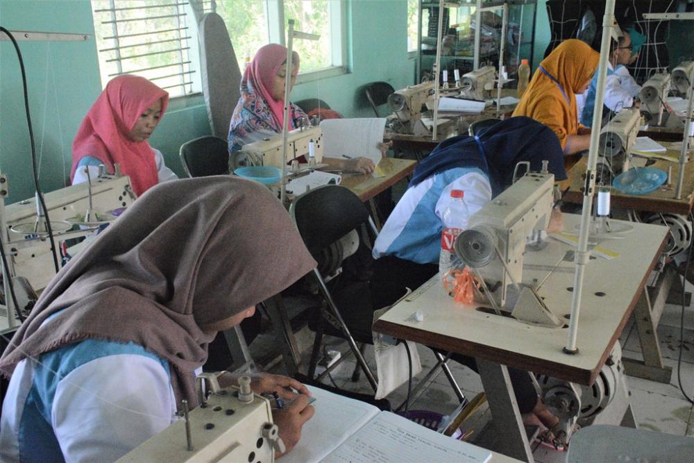 GAMBAR SKETSA POLA DASAR PAKAIAN