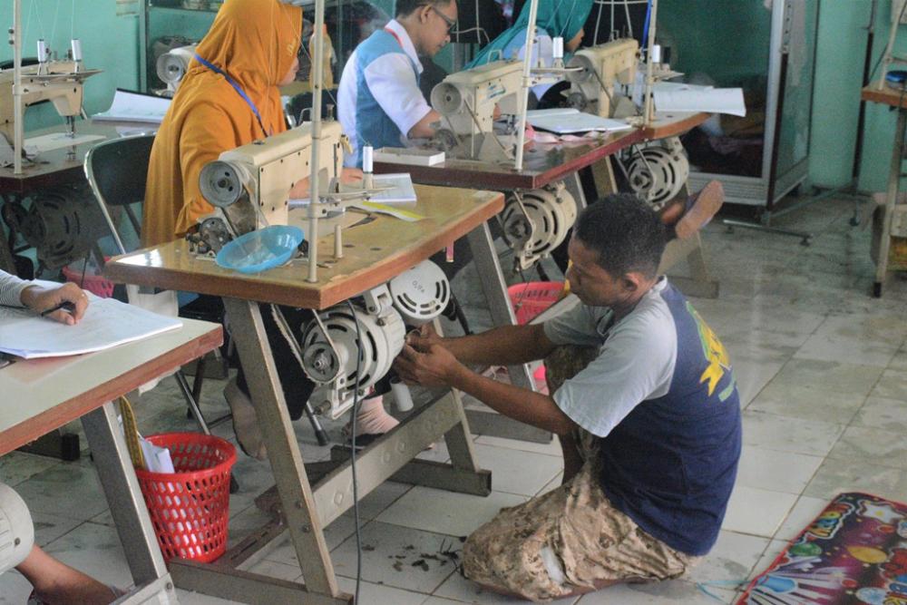 PERBAIKI MESIN JAHIT