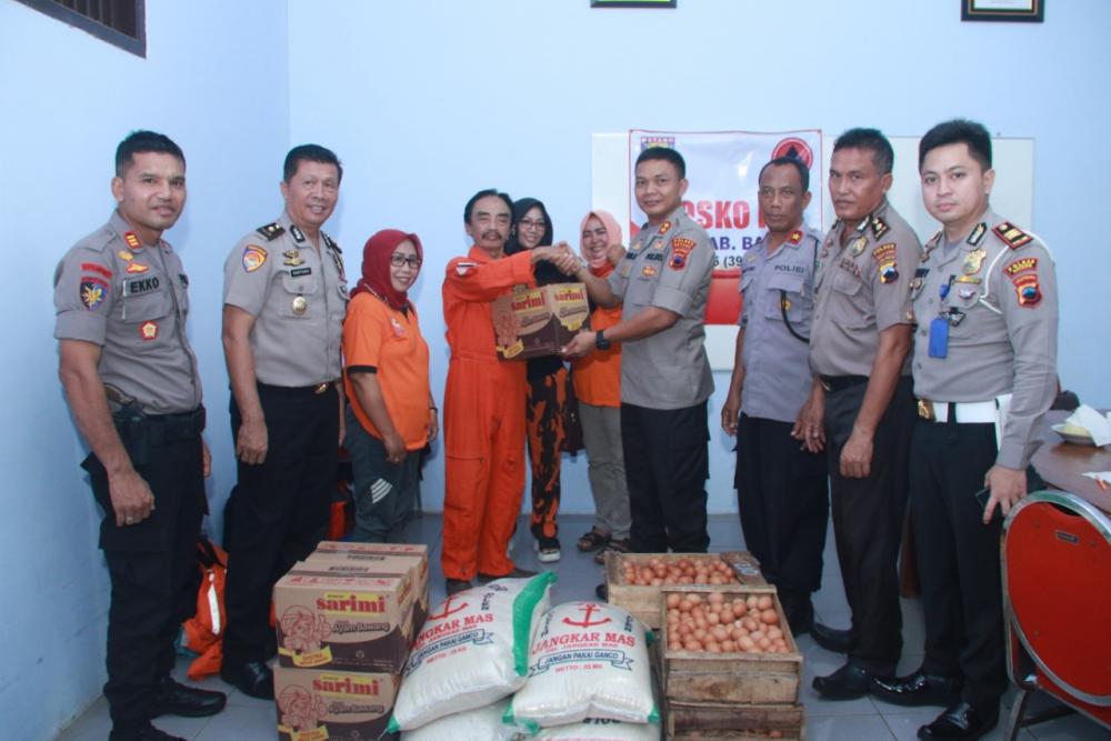 Peduli Korban Banjir, Polres Batang Berikan Bantuan Logistik