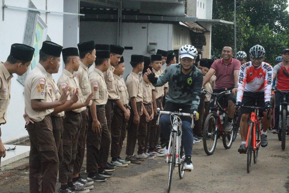 SAMBUT ROMBONGAN BERSEPEDA BUPATI BATANG
