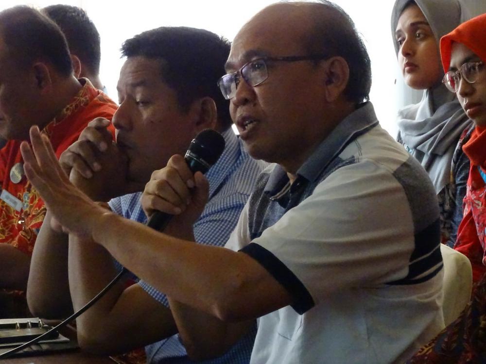 SOSIALISASIKAN MELALUI MEDIA RADIO